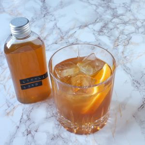 Ready to Drink Cocktails - Little Lord: Perfect Serve mit Eis und Orangenscheibe
