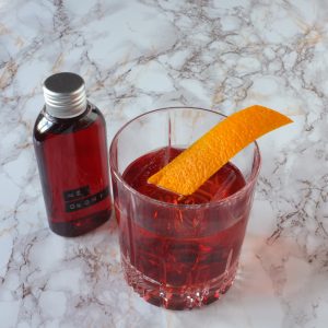 Ready to Drink Cocktails - Negroni: Perfect Serve mit Eis und Orangenzeste